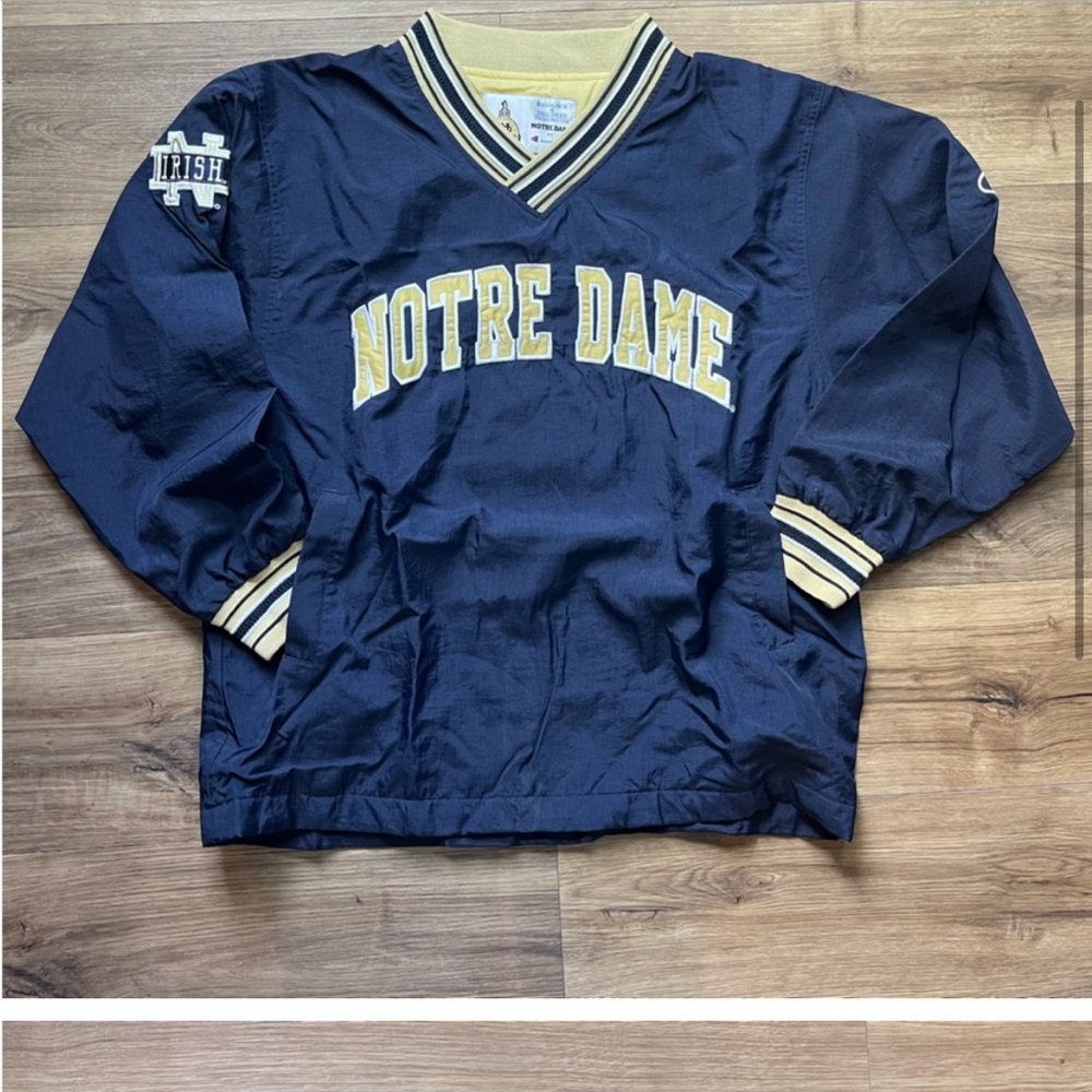 Vintage Notre Dame V-Neck Jacket says XL but item is closer to a medium.